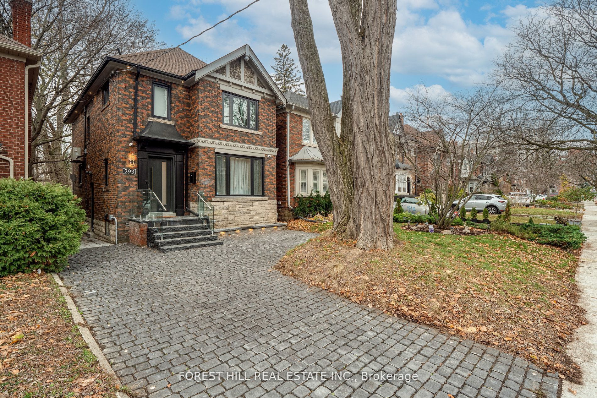 293 Chaplin Cres