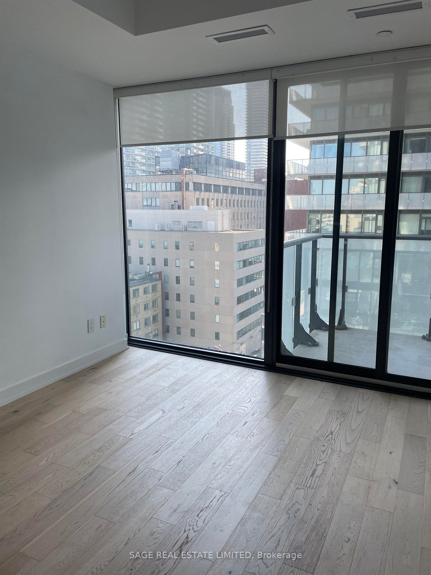 185 Roehampton Ave, #913