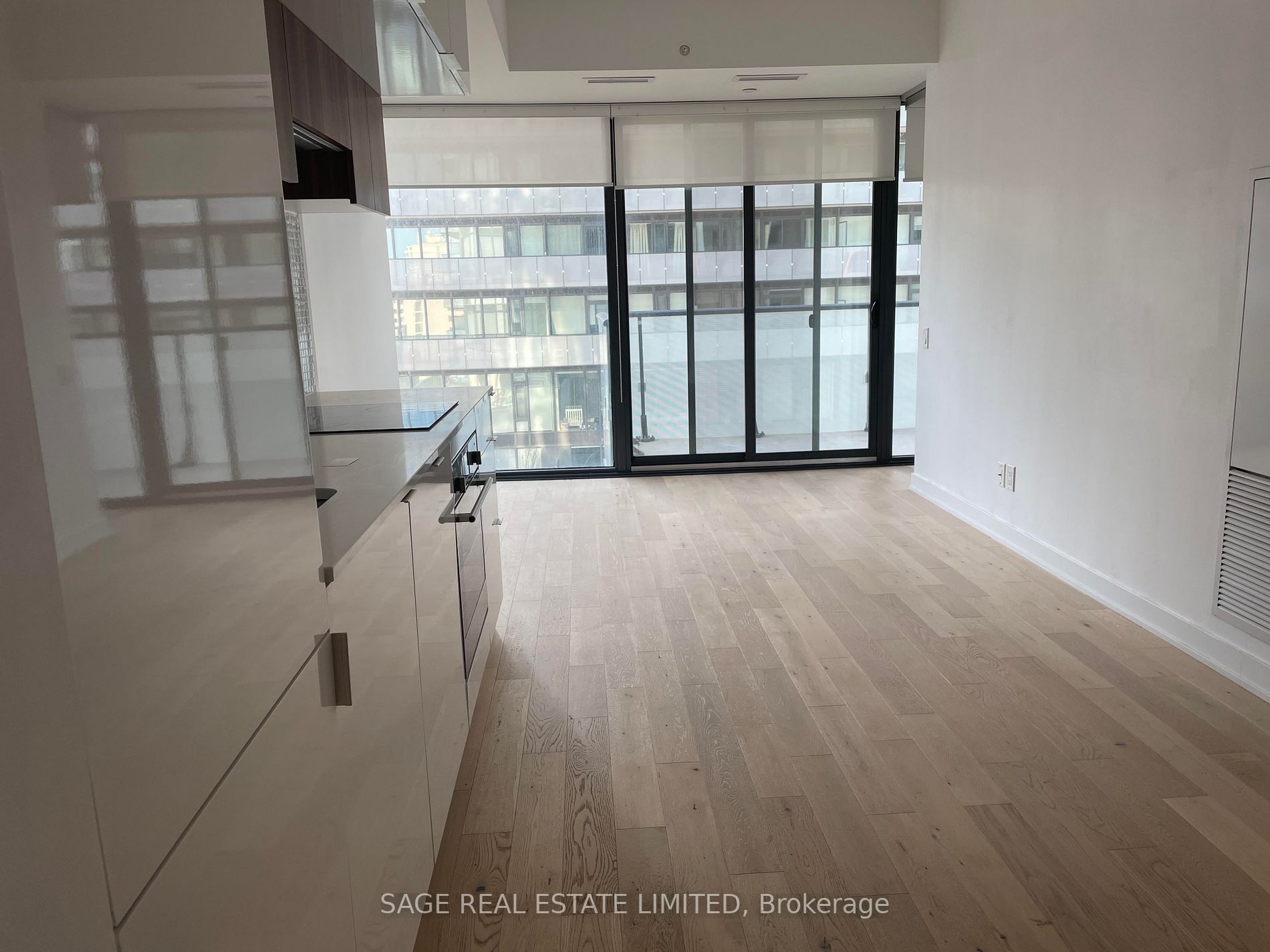 185 Roehampton Ave, #913