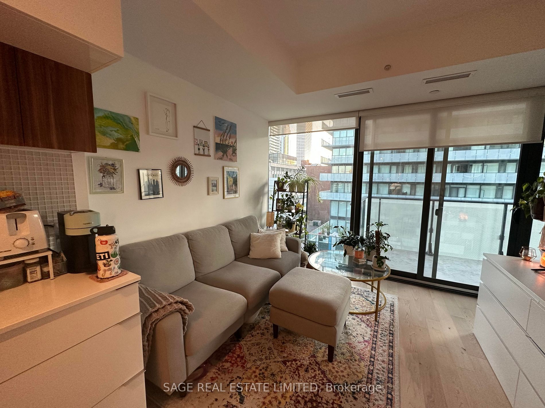 185 Roehampton Ave, #913