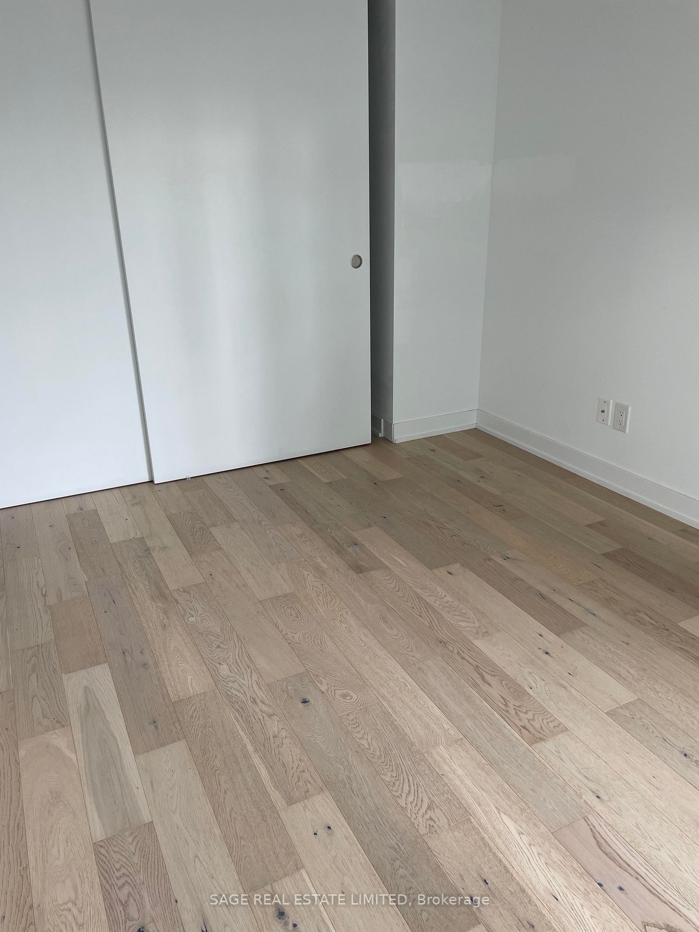 185 Roehampton Ave, #913