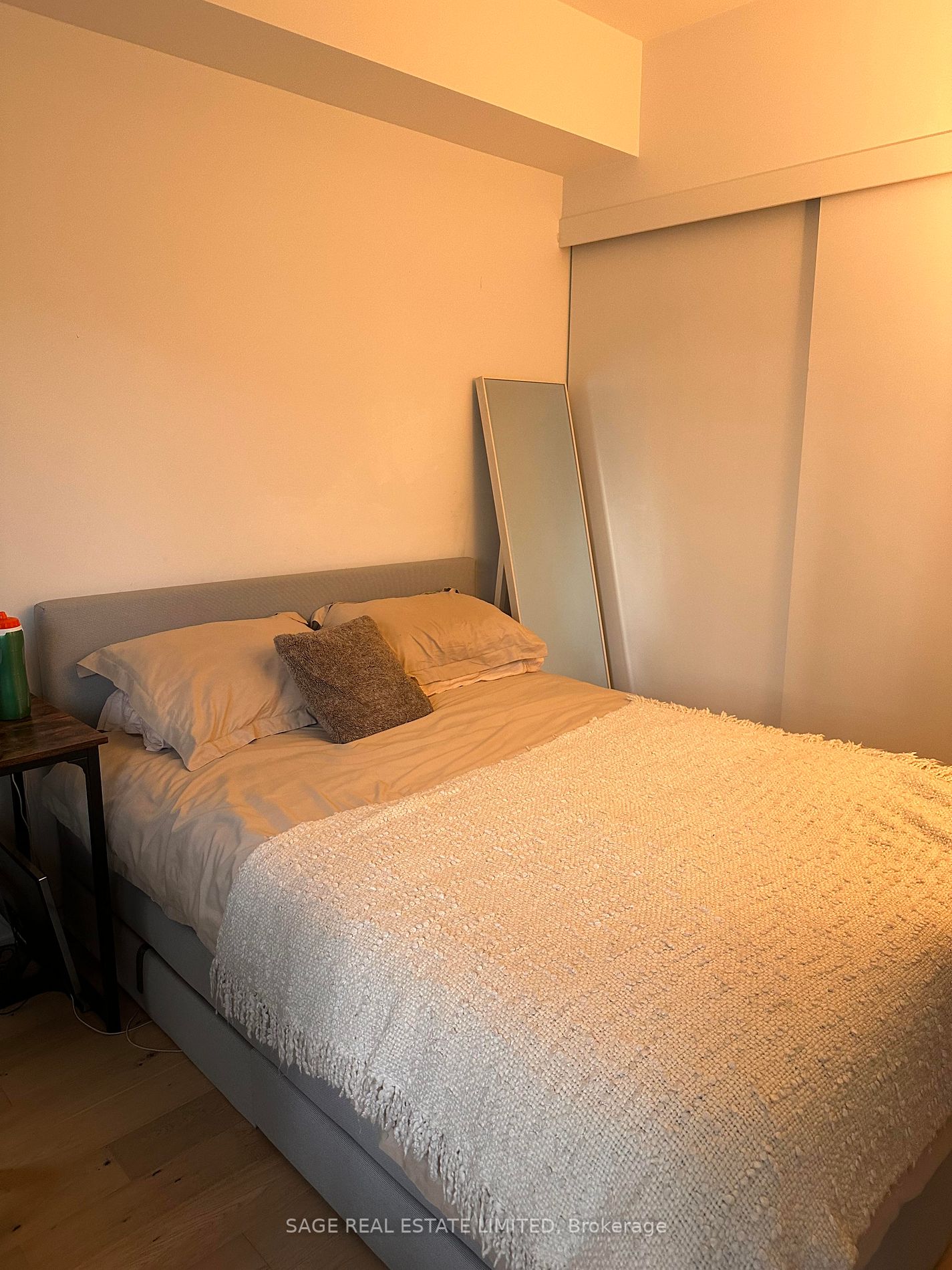 185 Roehampton Ave, #913