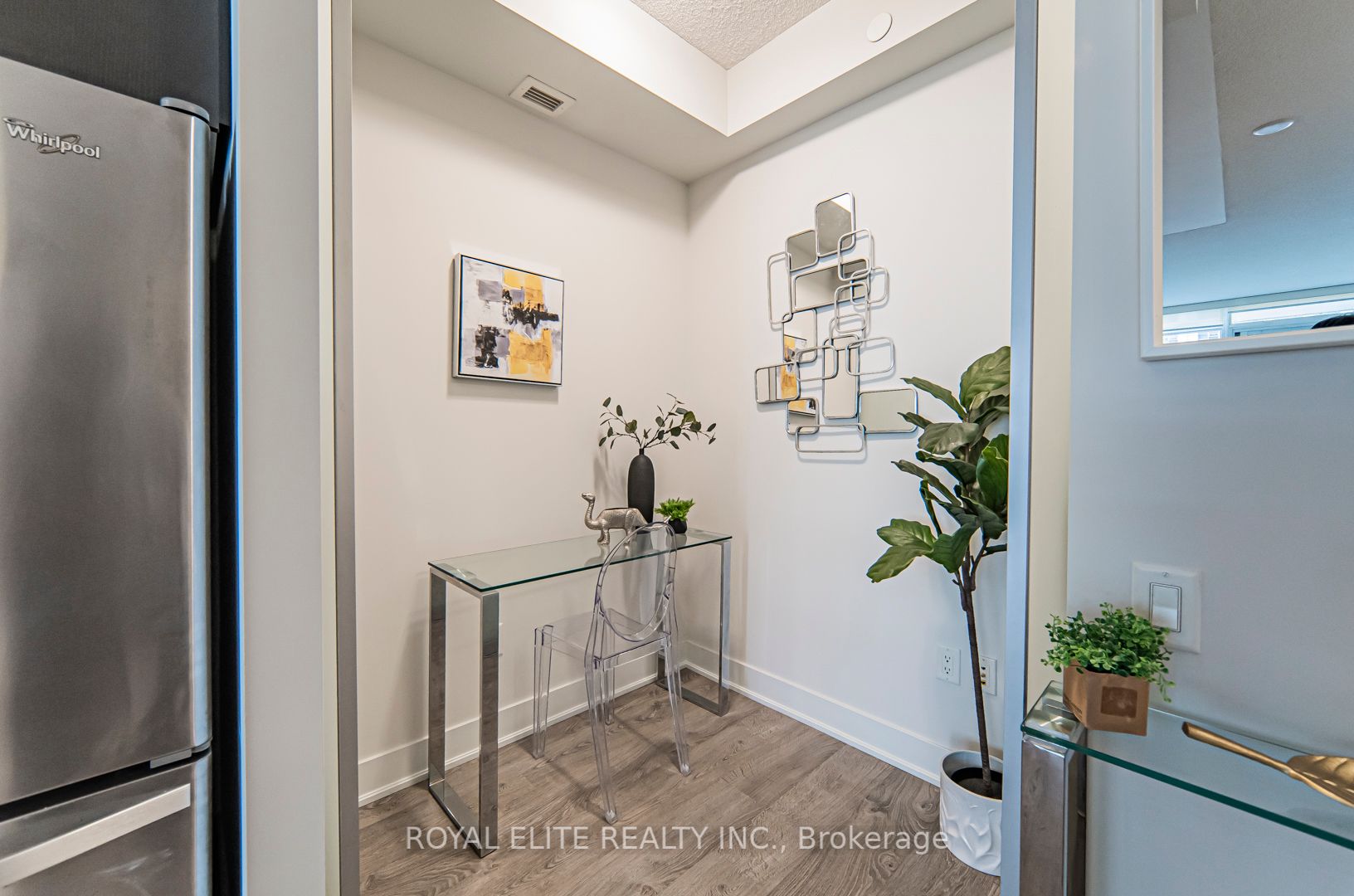 30 Roehampton Ave, #317