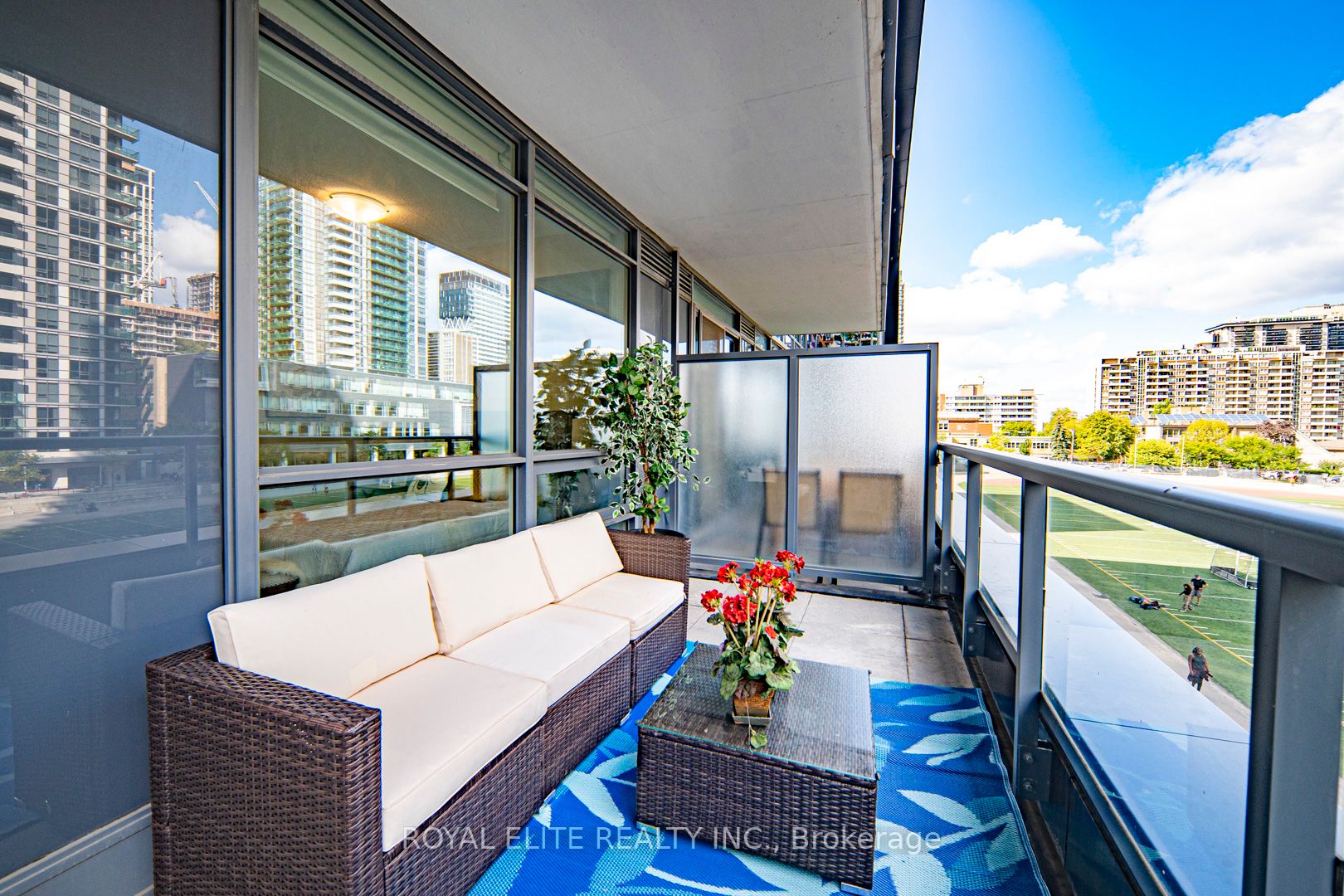 30 Roehampton Ave, #317