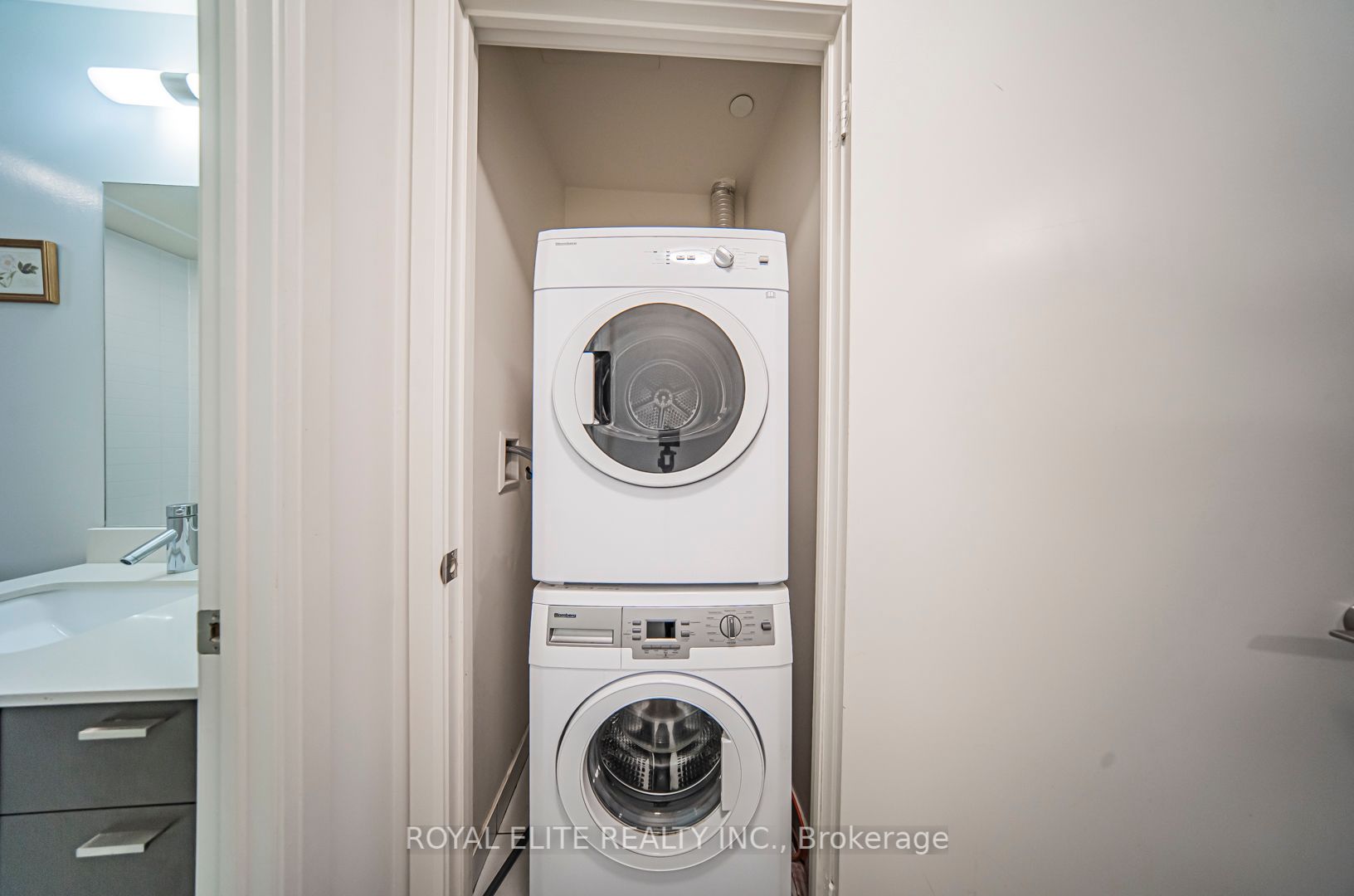 30 Roehampton Ave, #317