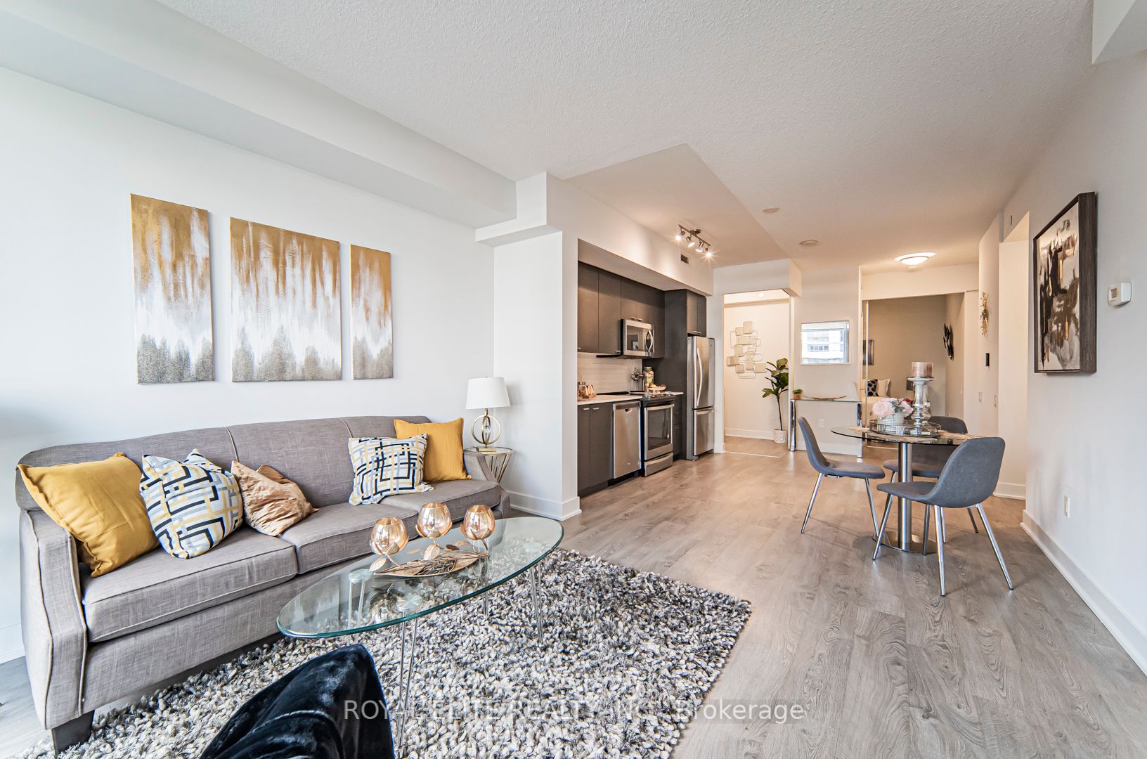 30 Roehampton Ave, #317