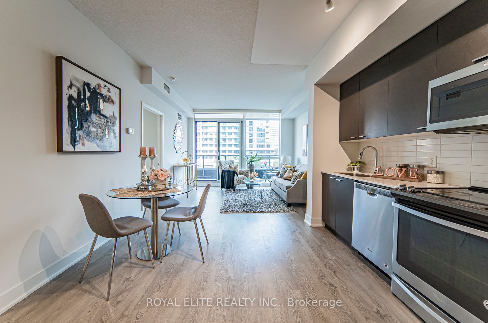 30 Roehampton Ave, #317