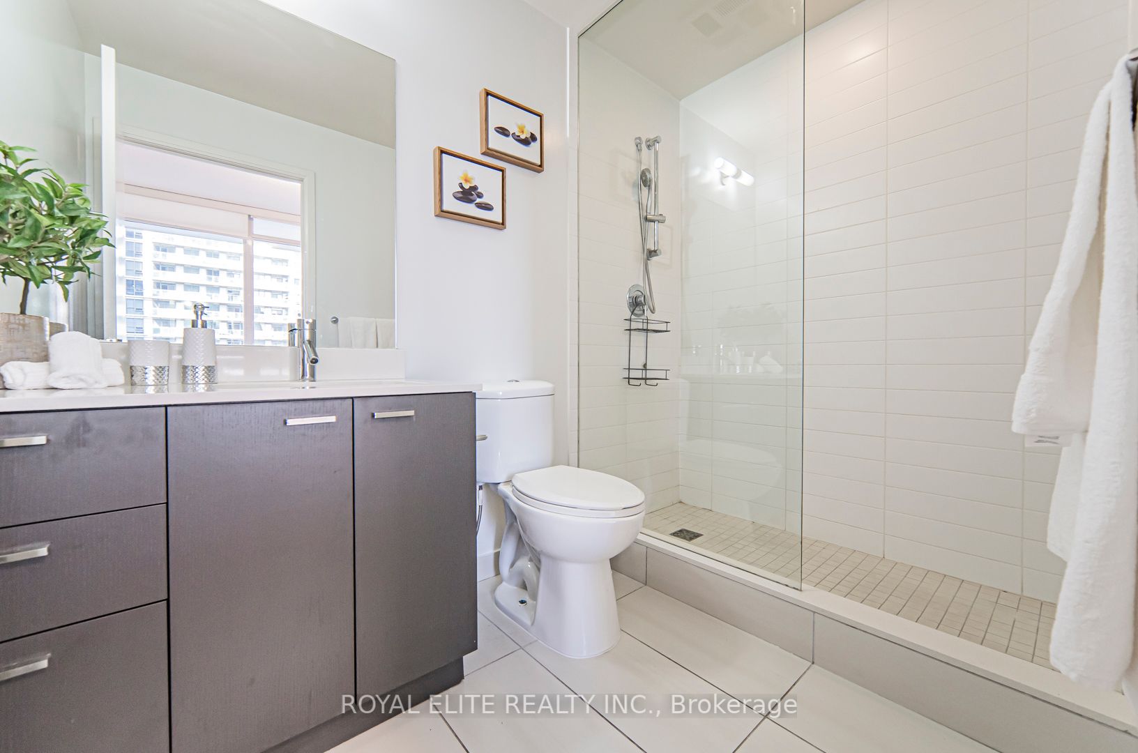 30 Roehampton Ave, #317
