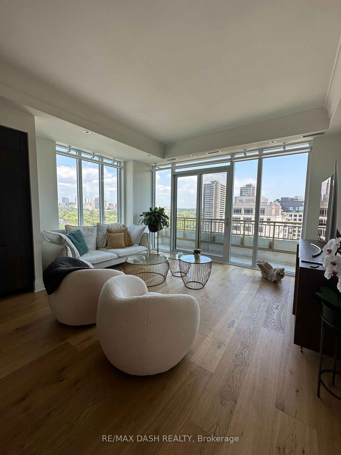 151 Avenue Road, #1002