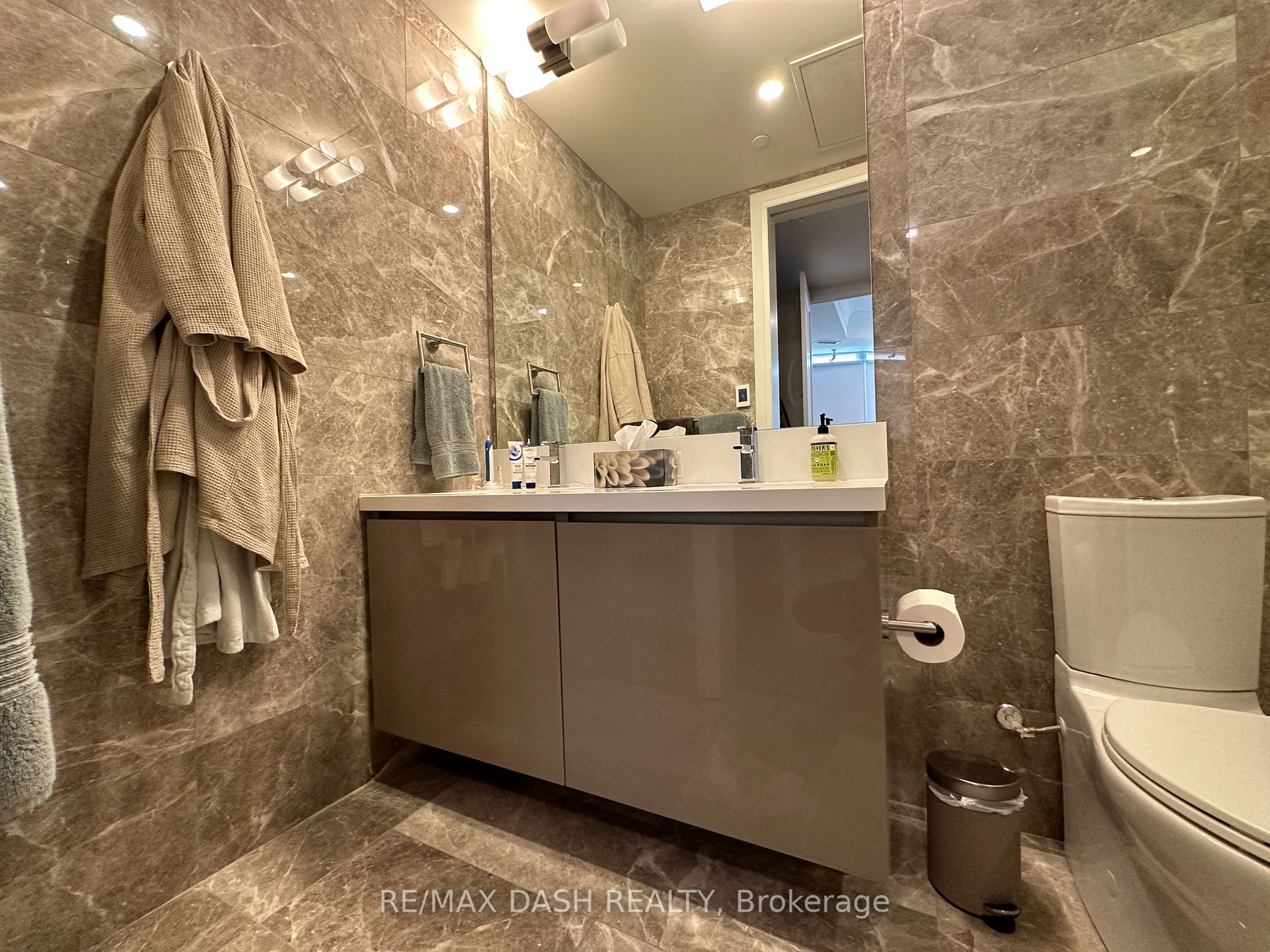 151 Avenue Road, #1002