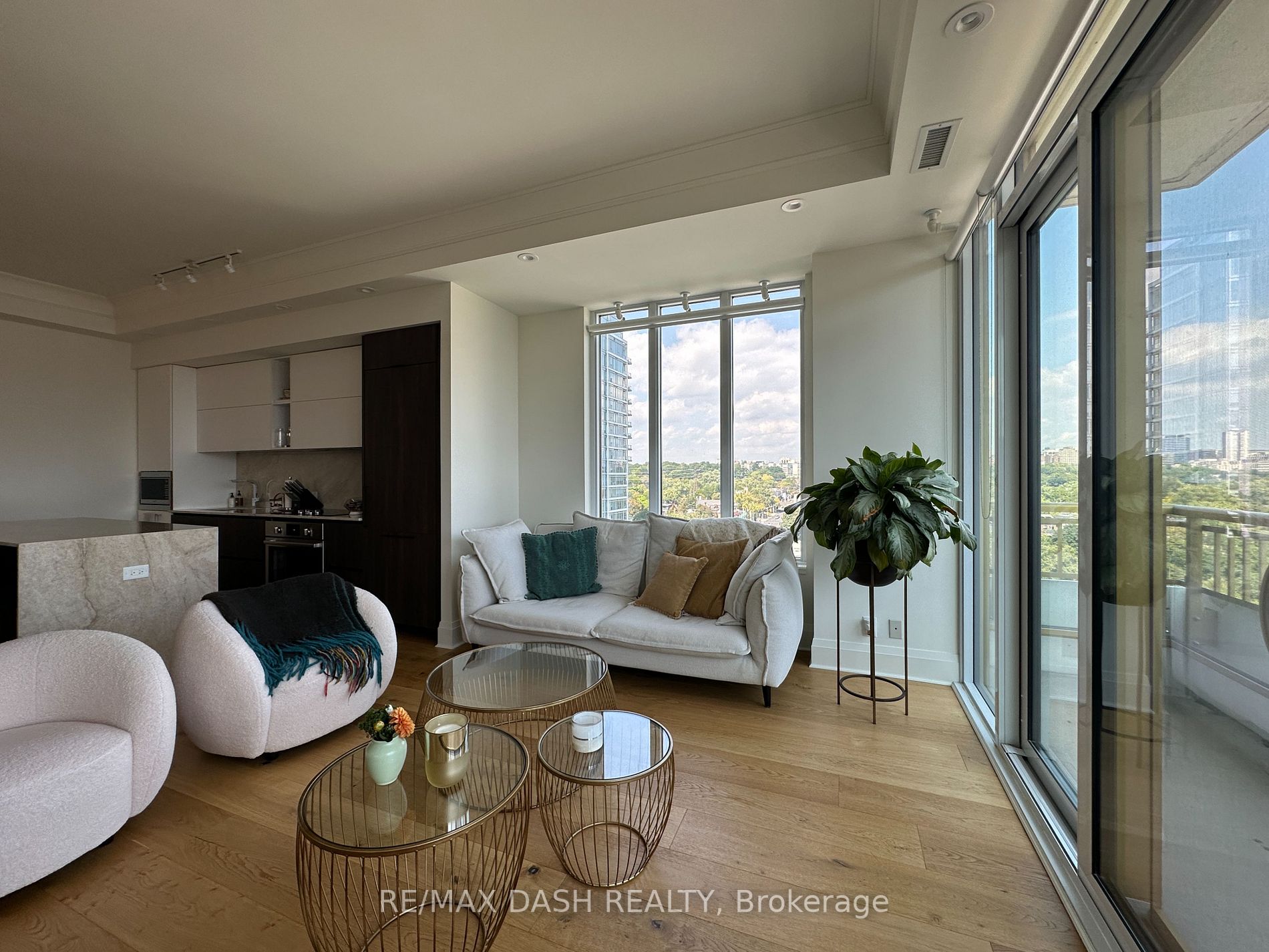 151 Avenue Road, #1002