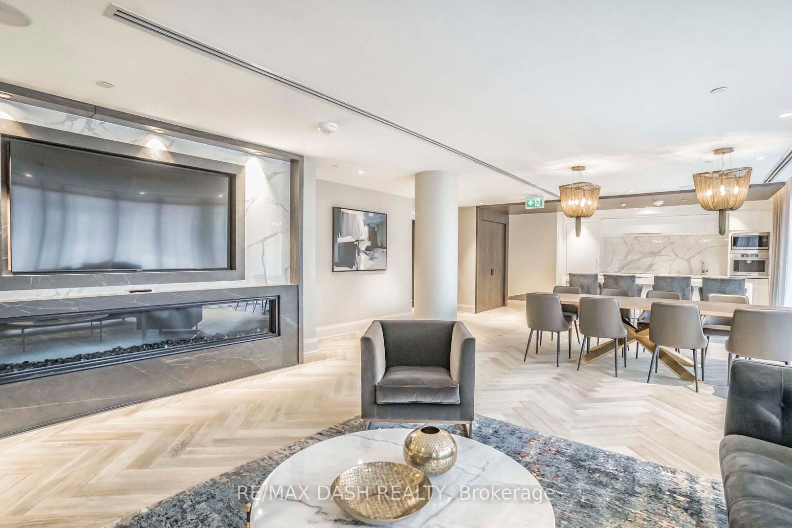 151 Avenue Road, #1002