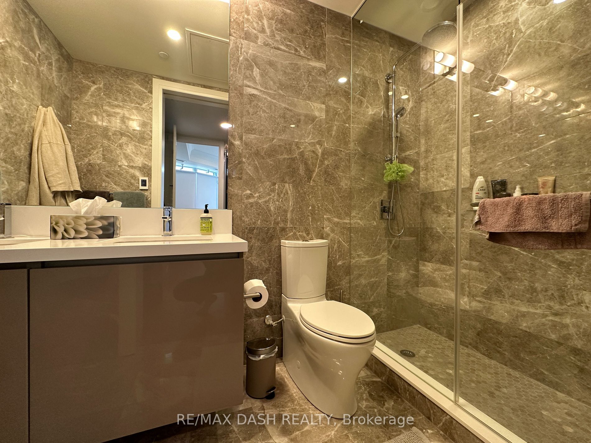 151 Avenue Road, #1002