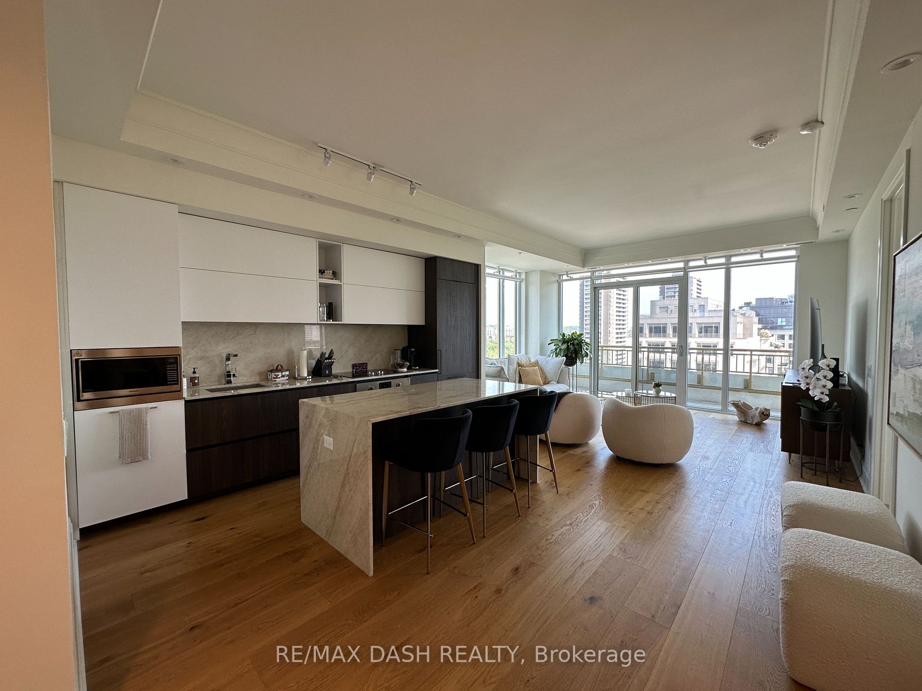 151 Avenue Road, #1002