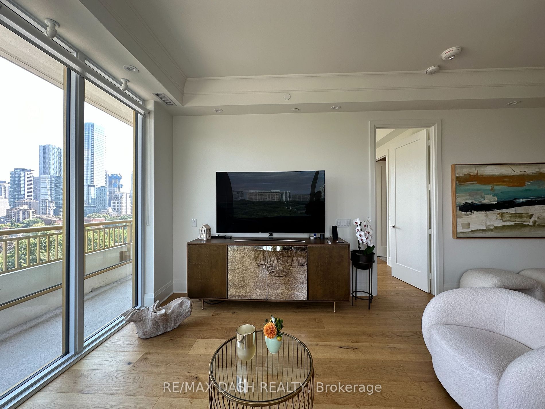 151 Avenue Road, #1002
