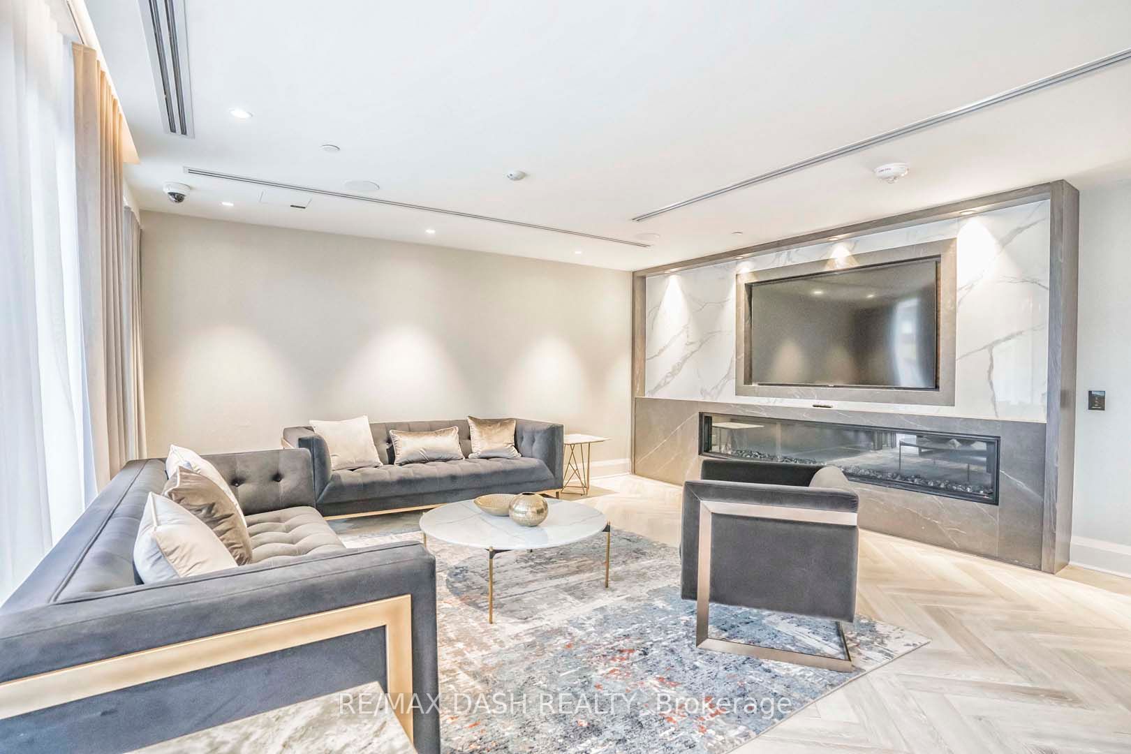 151 Avenue Road, #1002