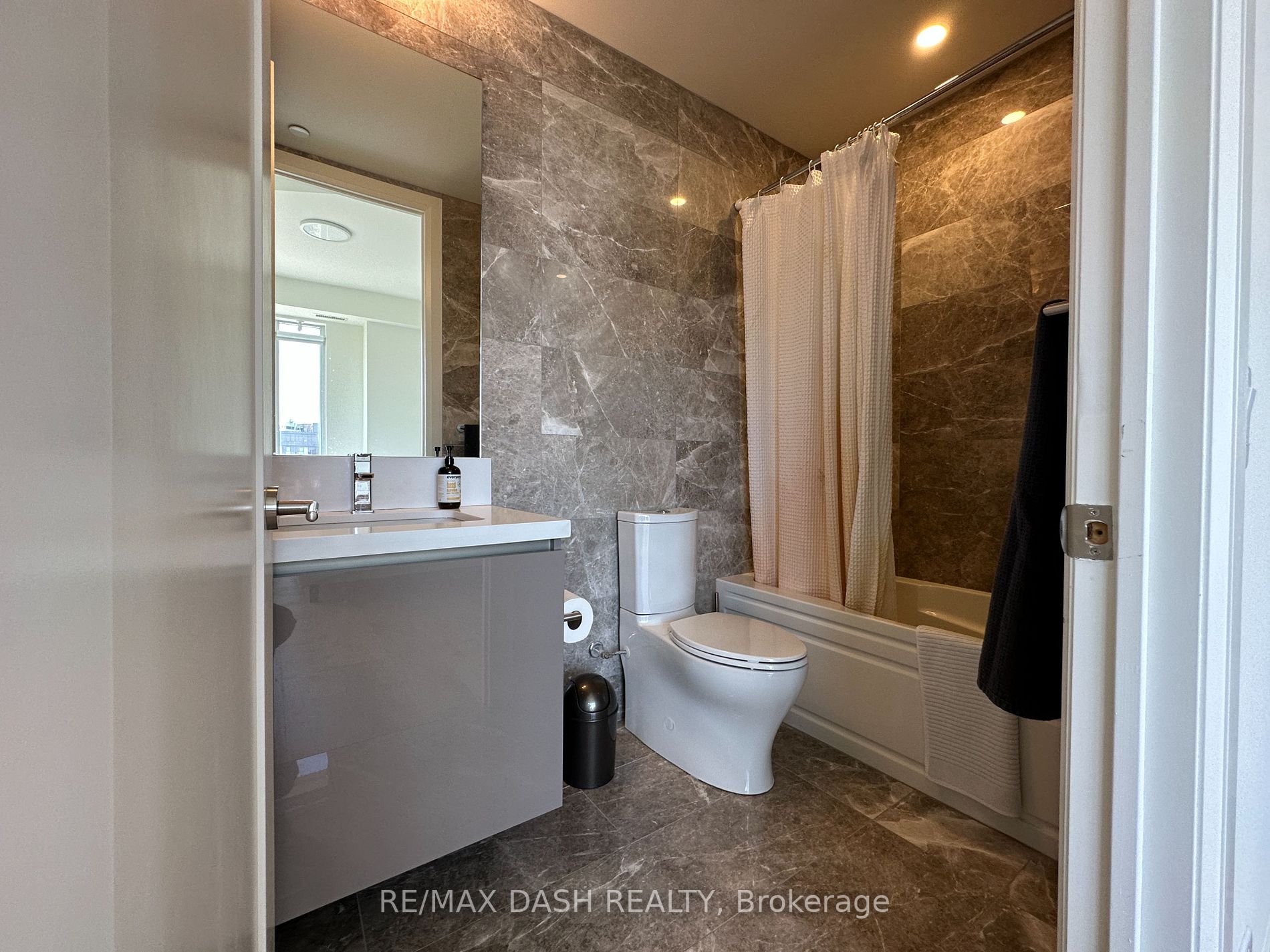 151 Avenue Road, #1002