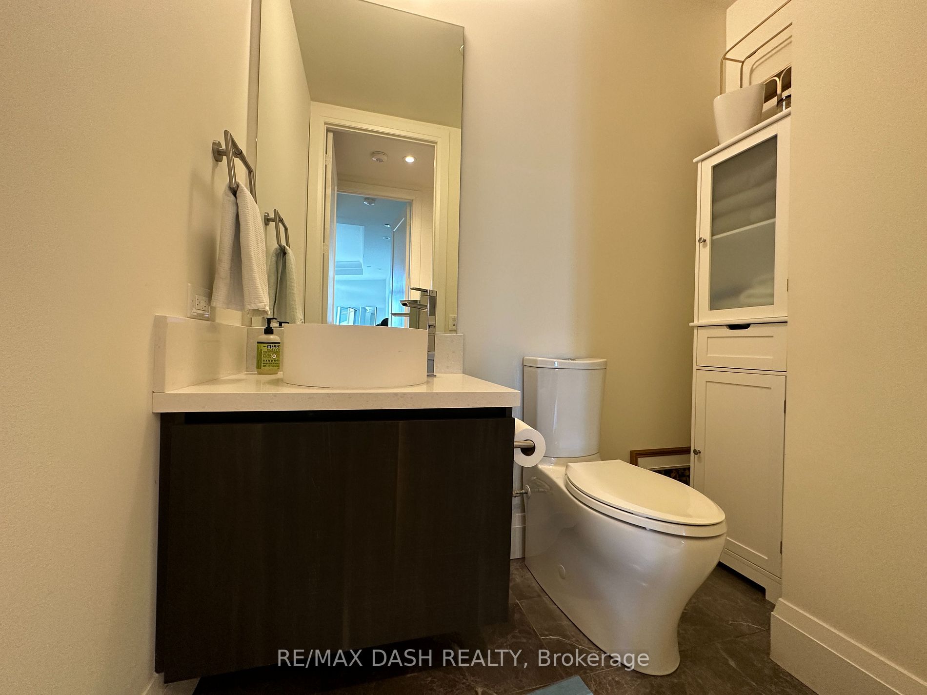 151 Avenue Road, #1002