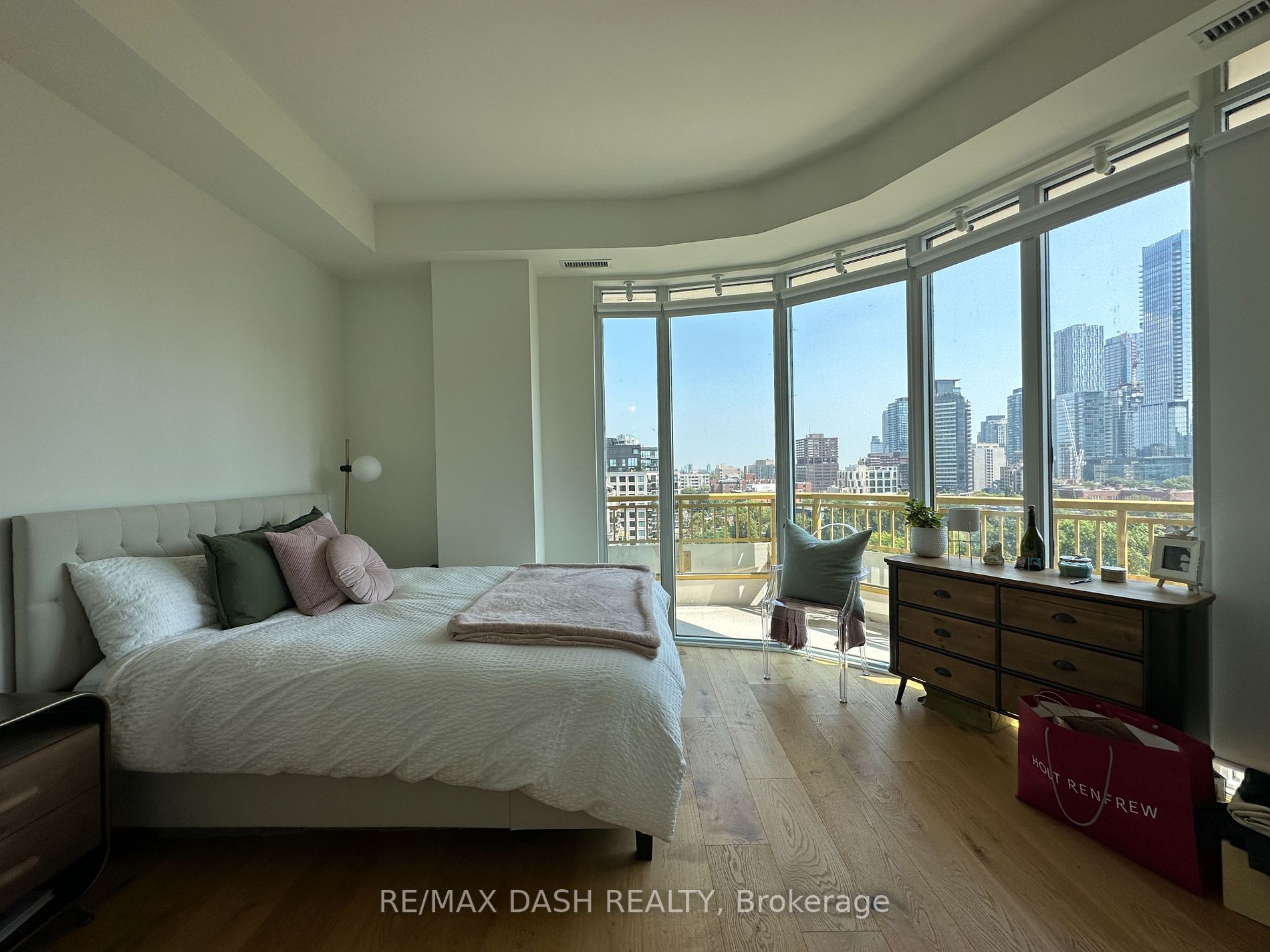 151 Avenue Road, #1002