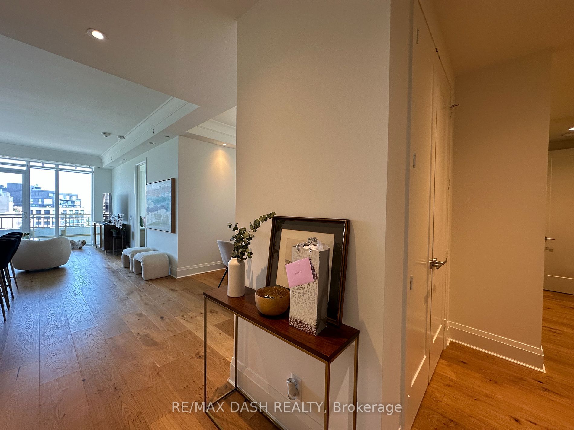 151 Avenue Road, #1002