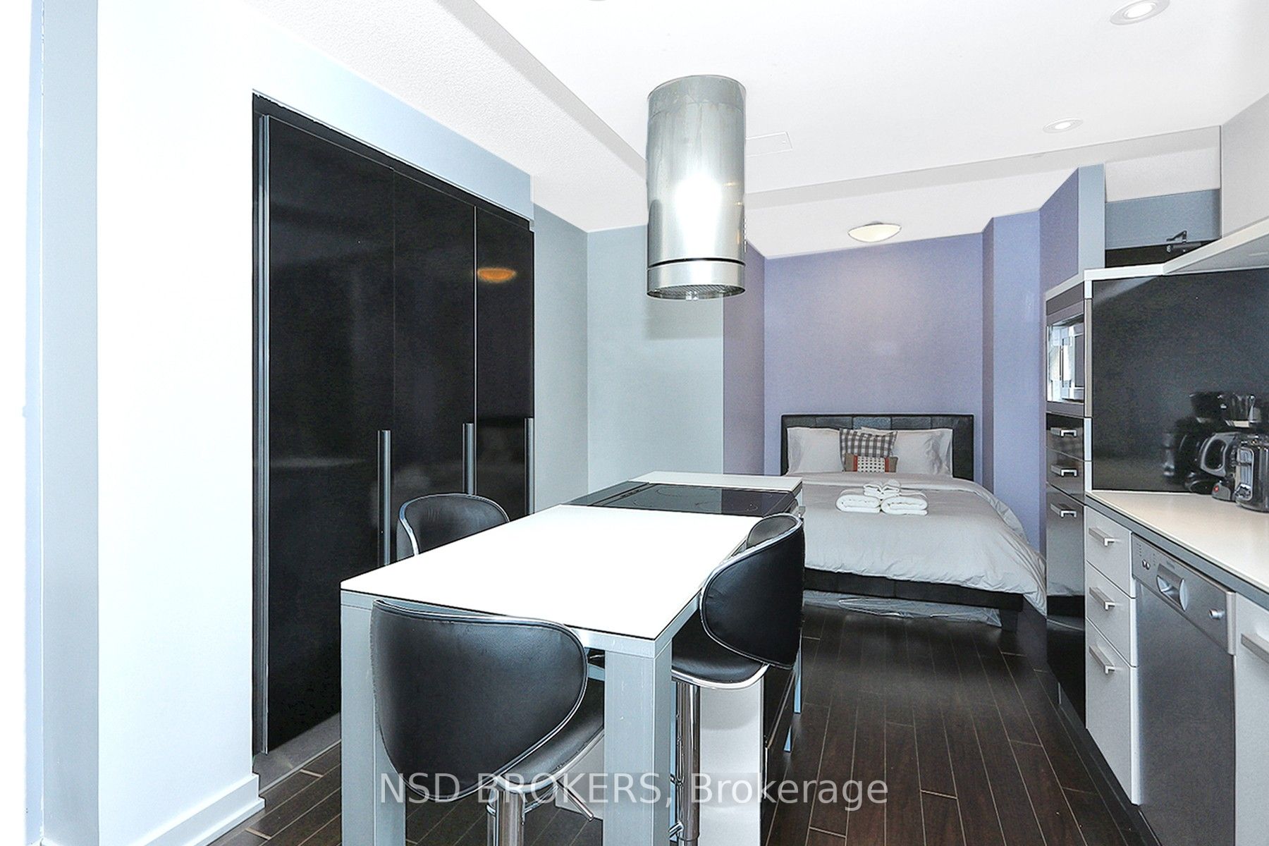 38 Dan Leckie Way, #909