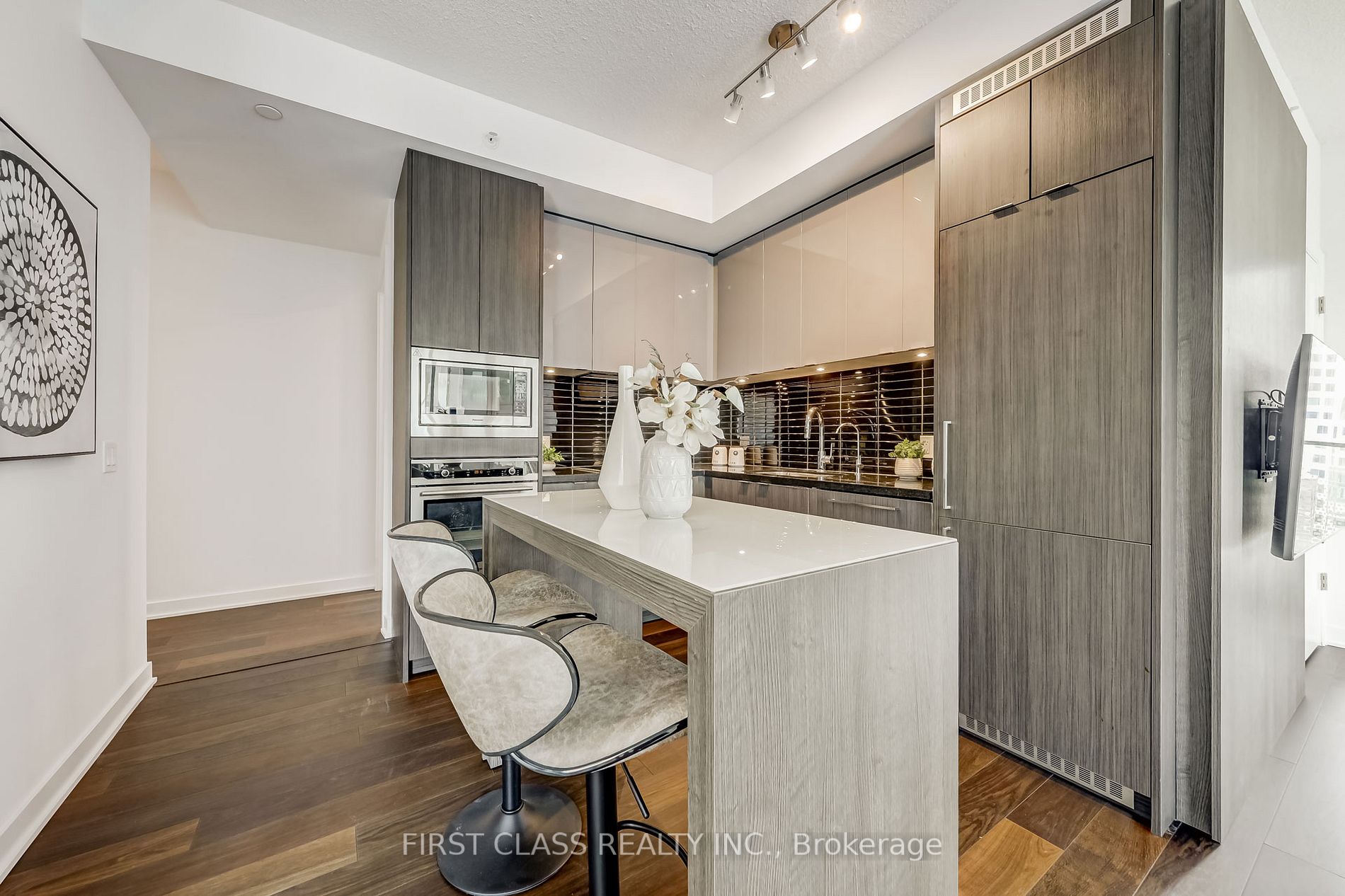 115 Blue Jays Way, #2702