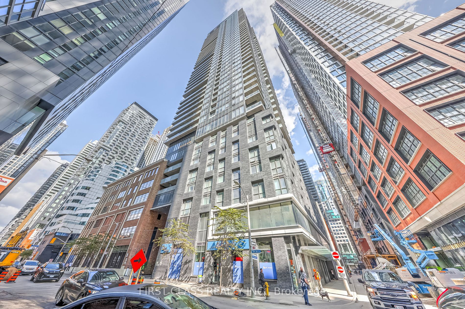 115 Blue Jays Way, #2702