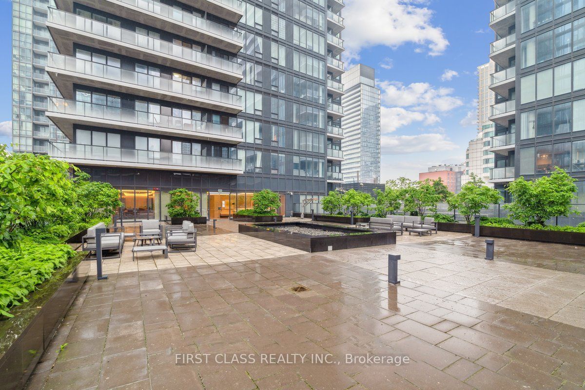115 Blue Jays Way, #2702
