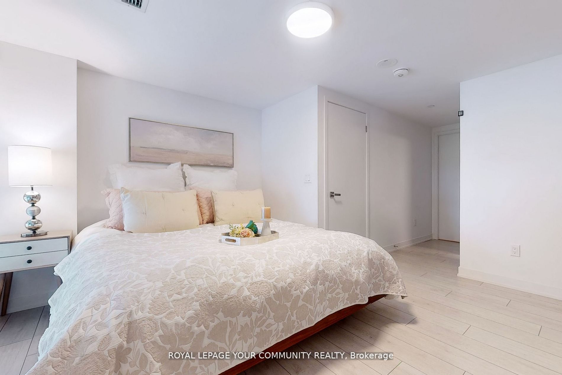 31 Tippett Rd, #215