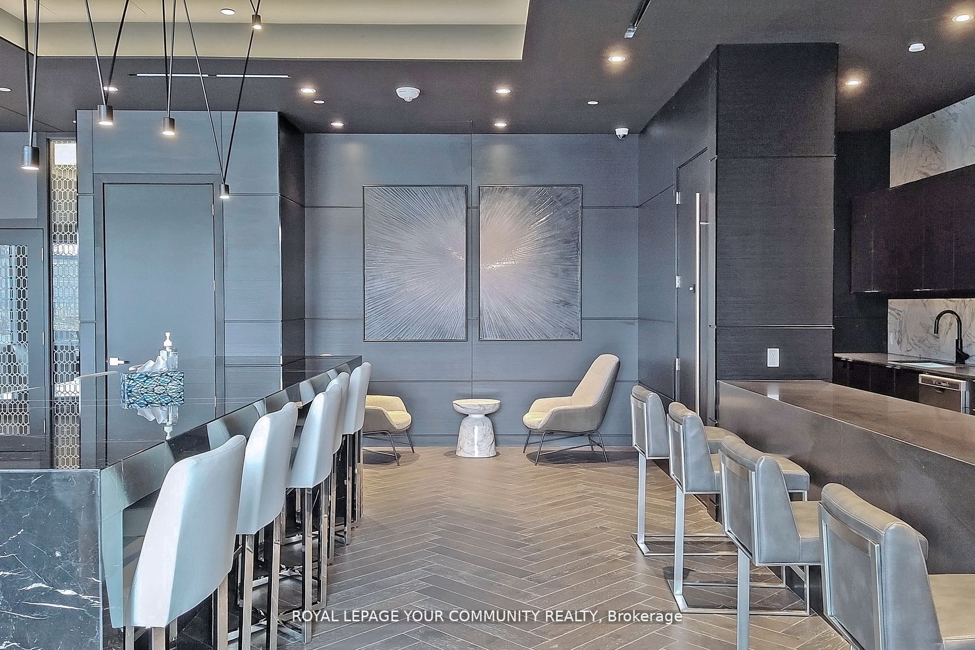31 Tippett Rd, #215
