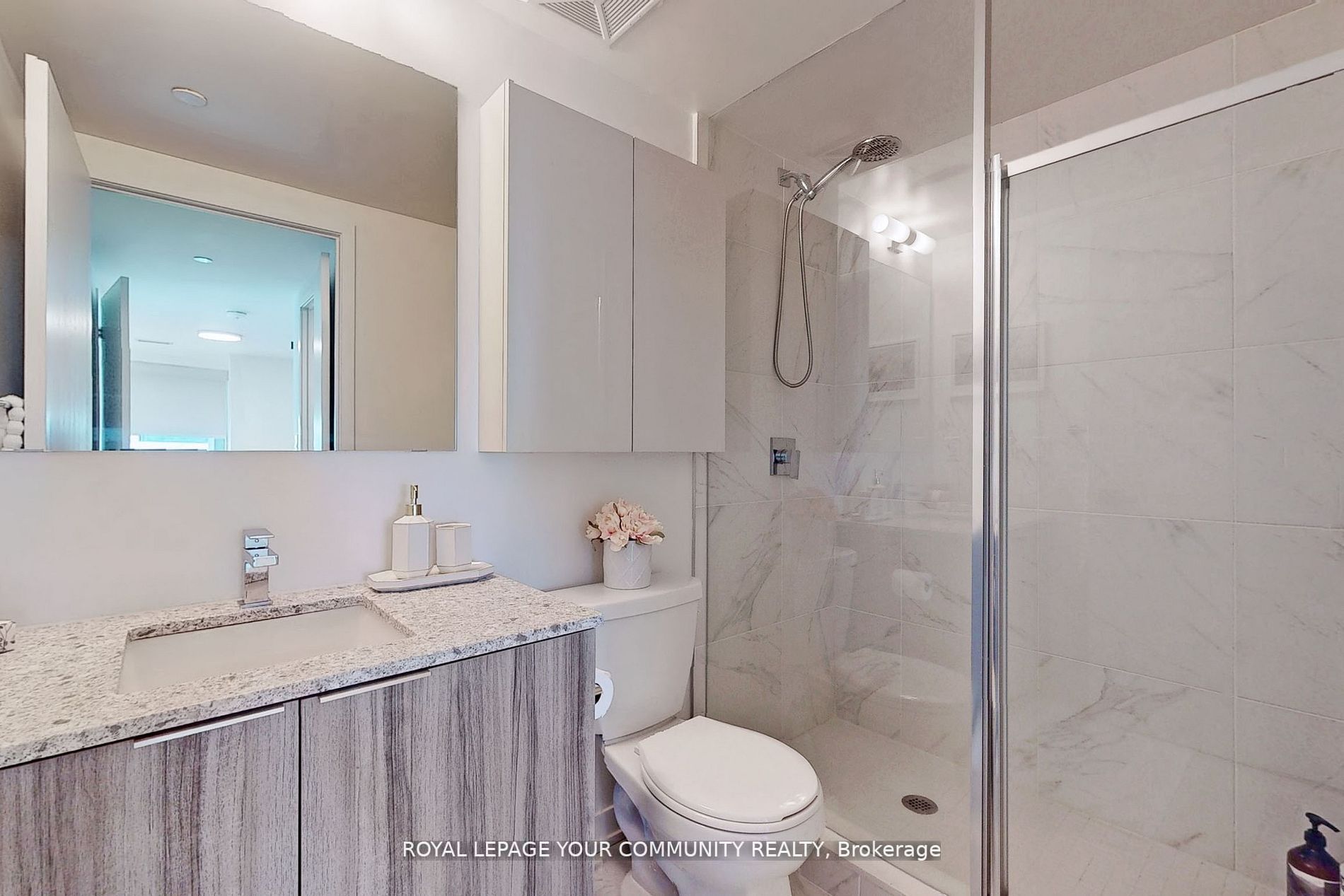 31 Tippett Rd, #215