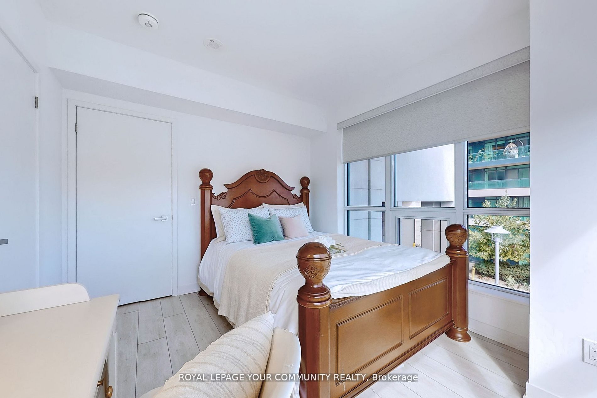 31 Tippett Rd, #215