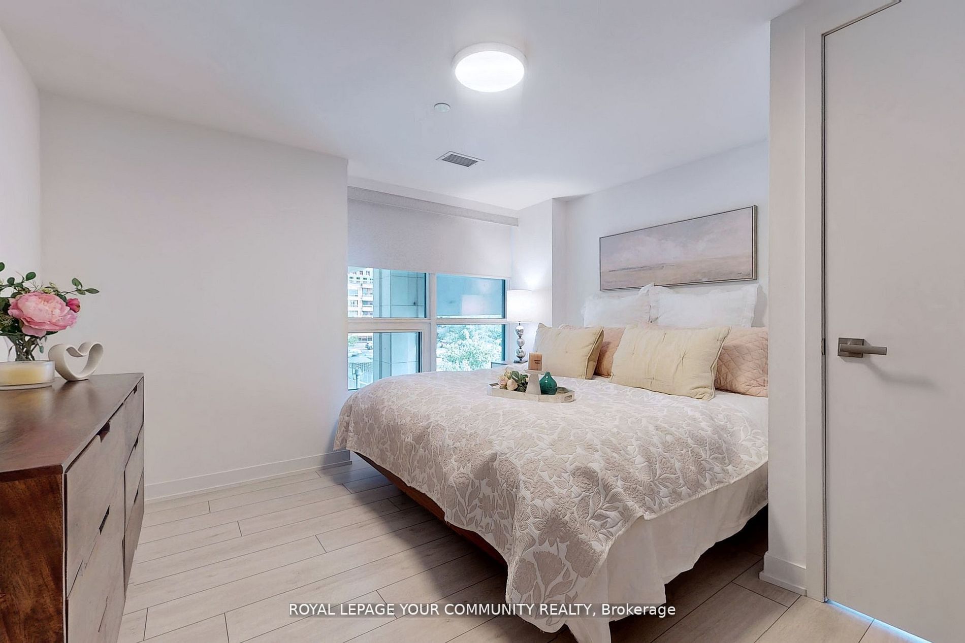 31 Tippett Rd, #215