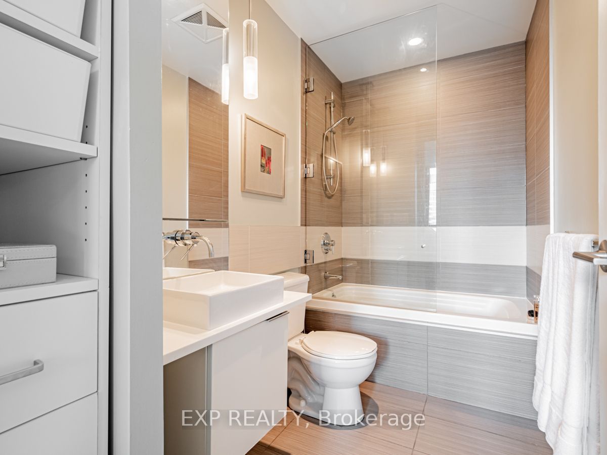 8 Charlotte St, #1403