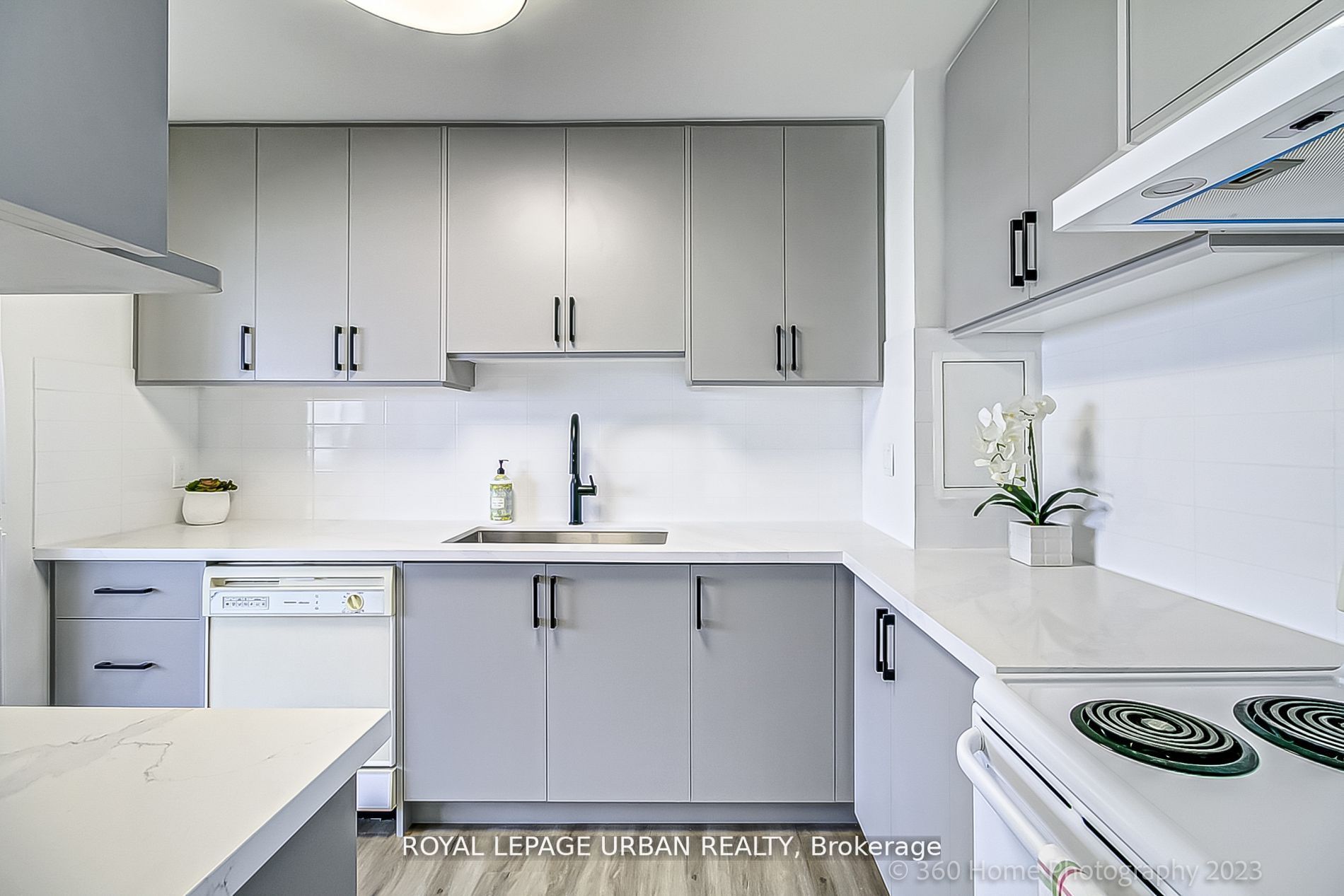 100 Leeward Glwy, #1901
