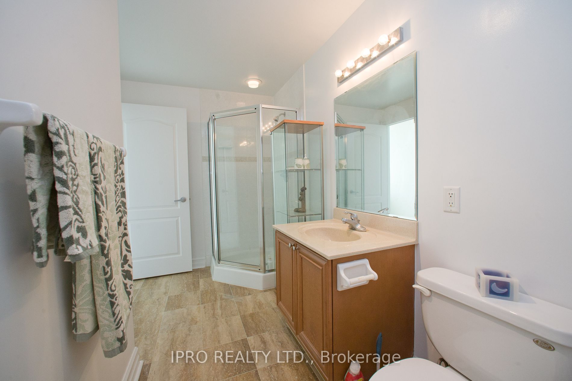 17 Barberry Pl, #Ph304