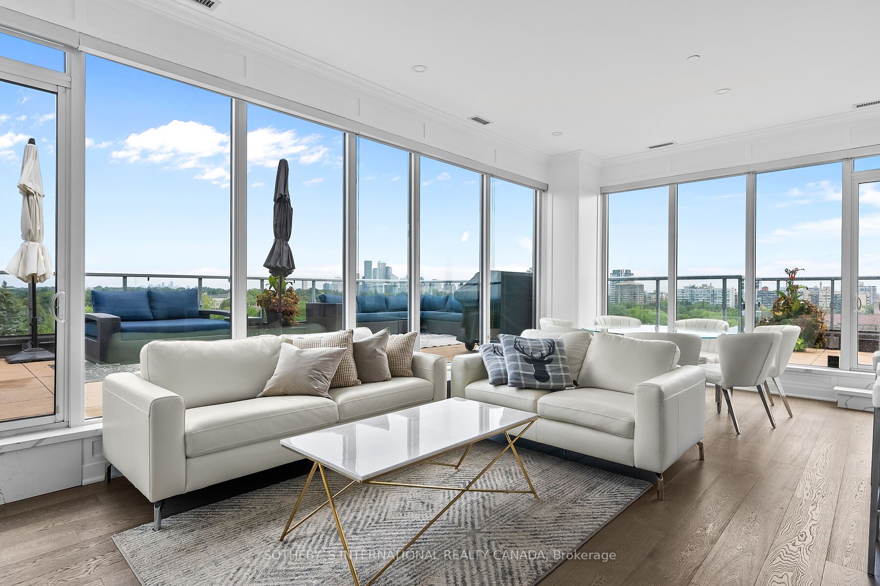 6 Parkwood Ave, #901