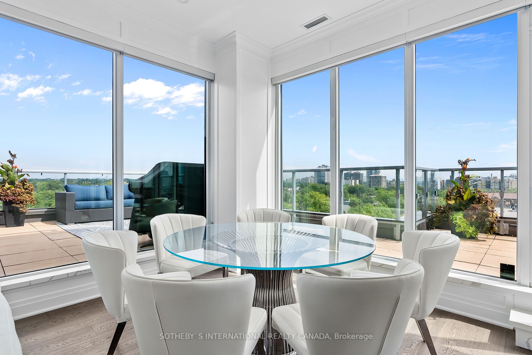 6 Parkwood Ave, #901