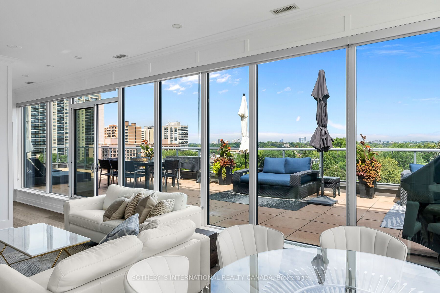 6 Parkwood Ave, #901