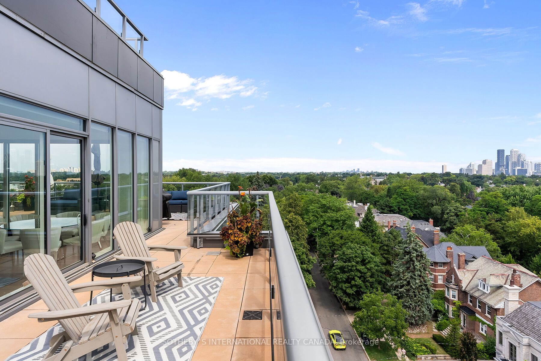 6 Parkwood Ave, #901