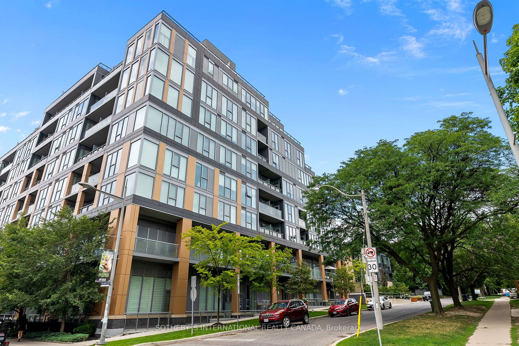 6 Parkwood Ave, #901