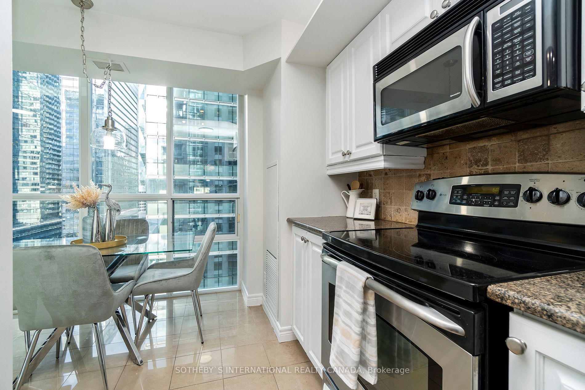 30 Grand Trunk Cres, #2206