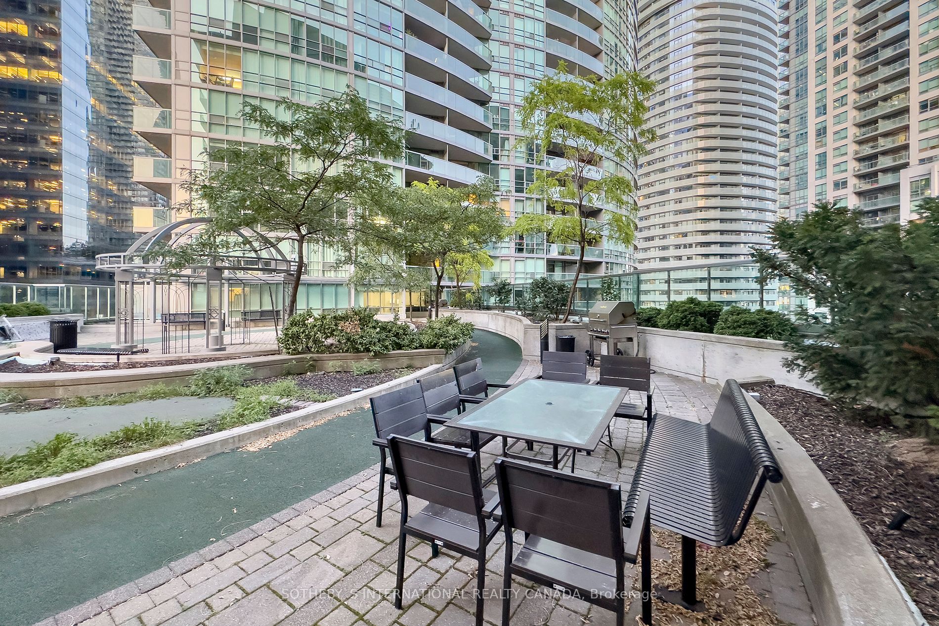 30 Grand Trunk Cres, #2206