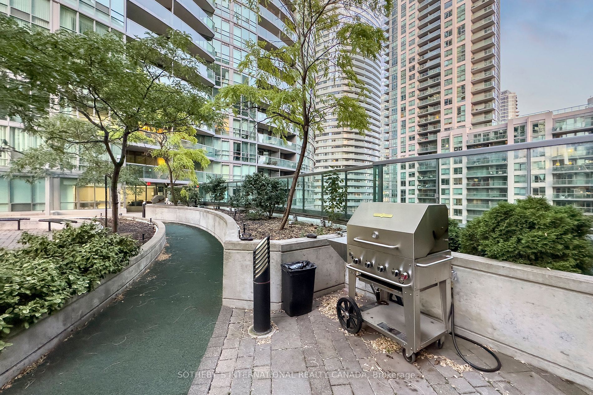 30 Grand Trunk Cres, #2206