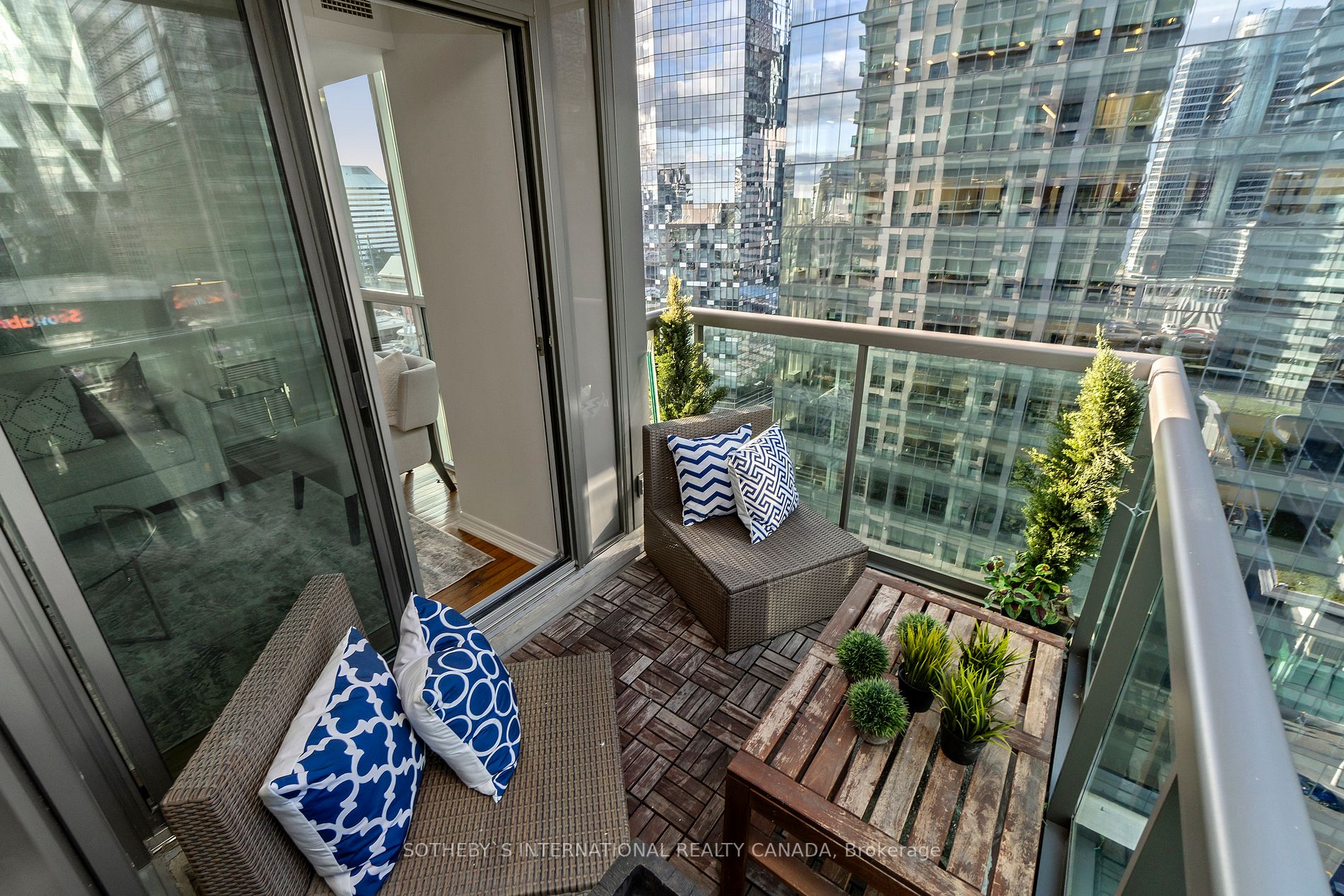 30 Grand Trunk Cres, #2206