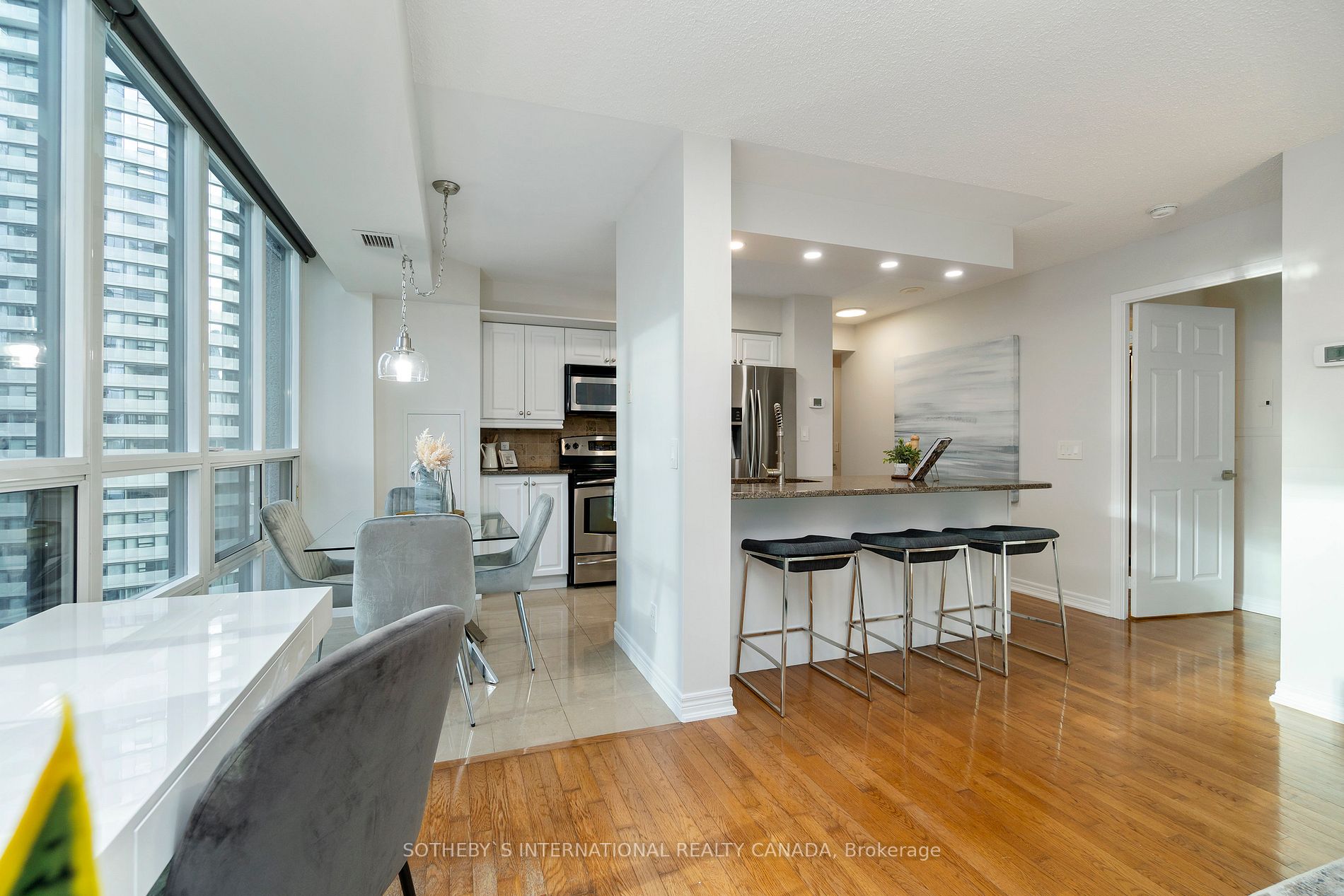 30 Grand Trunk Cres, #2206