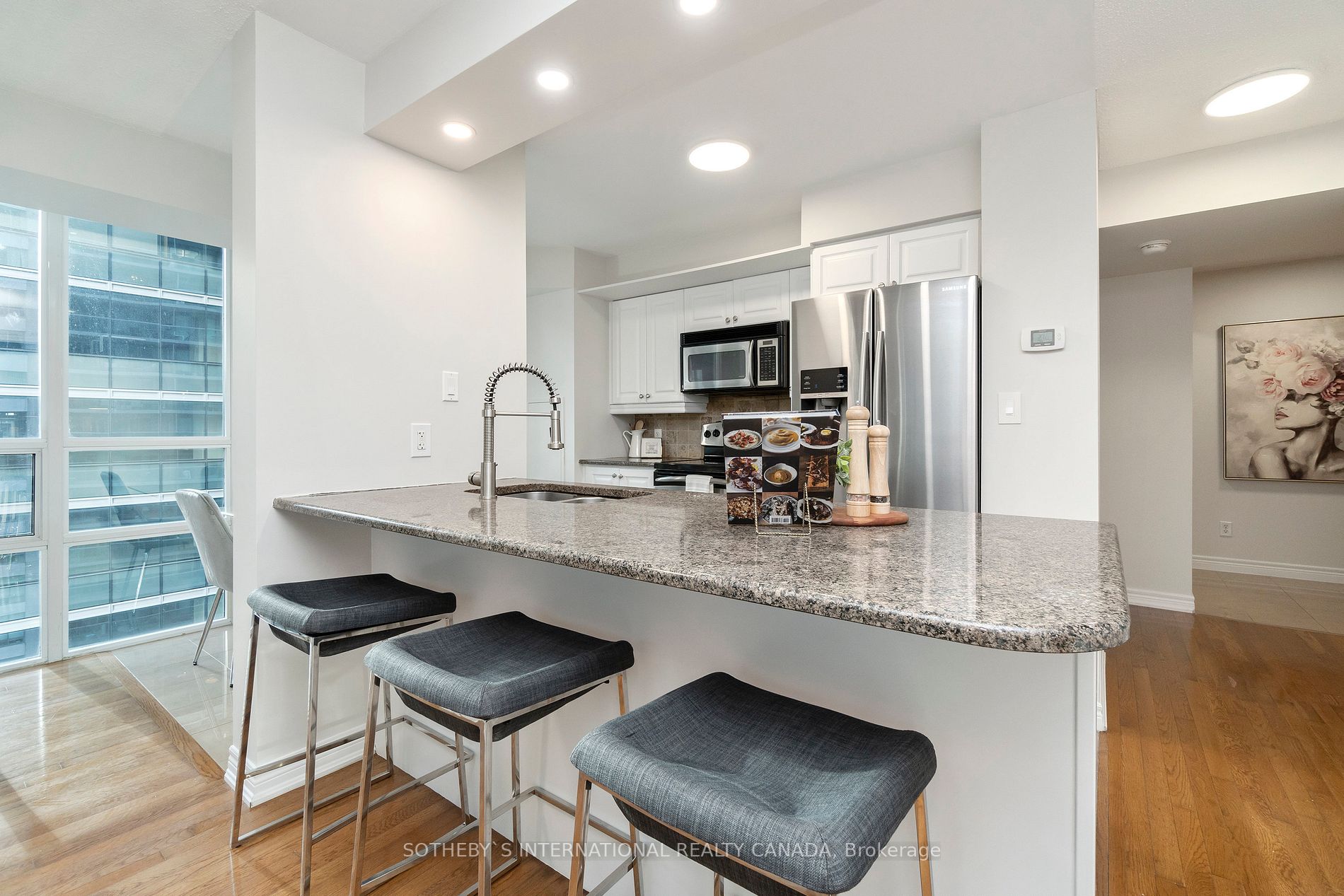 30 Grand Trunk Cres, #2206