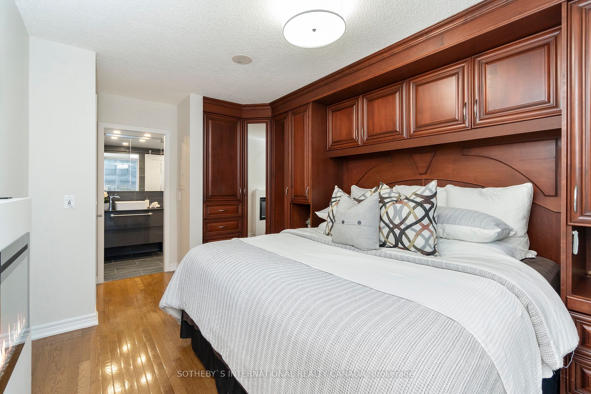 30 Grand Trunk Cres, #2206