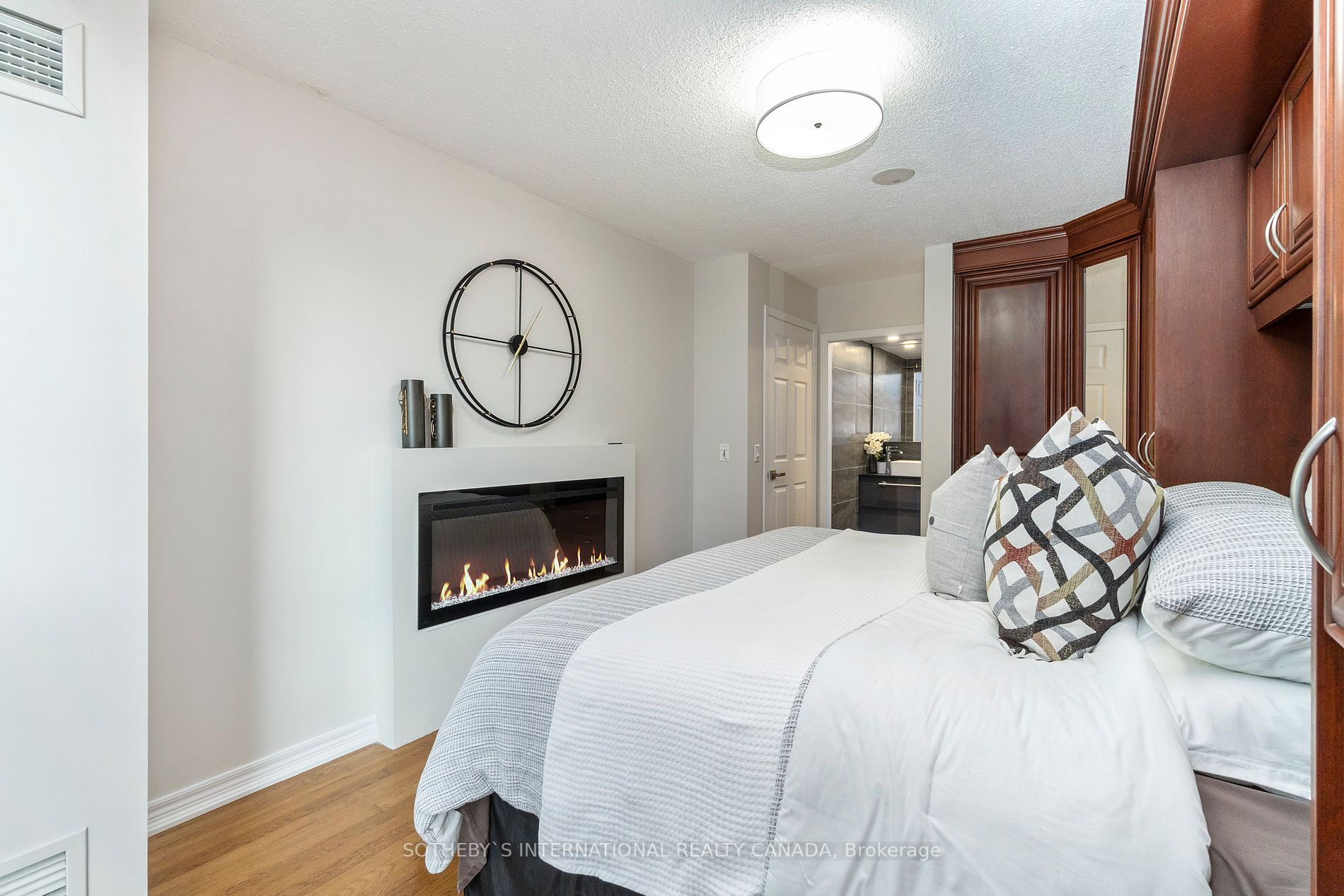 30 Grand Trunk Cres, #2206