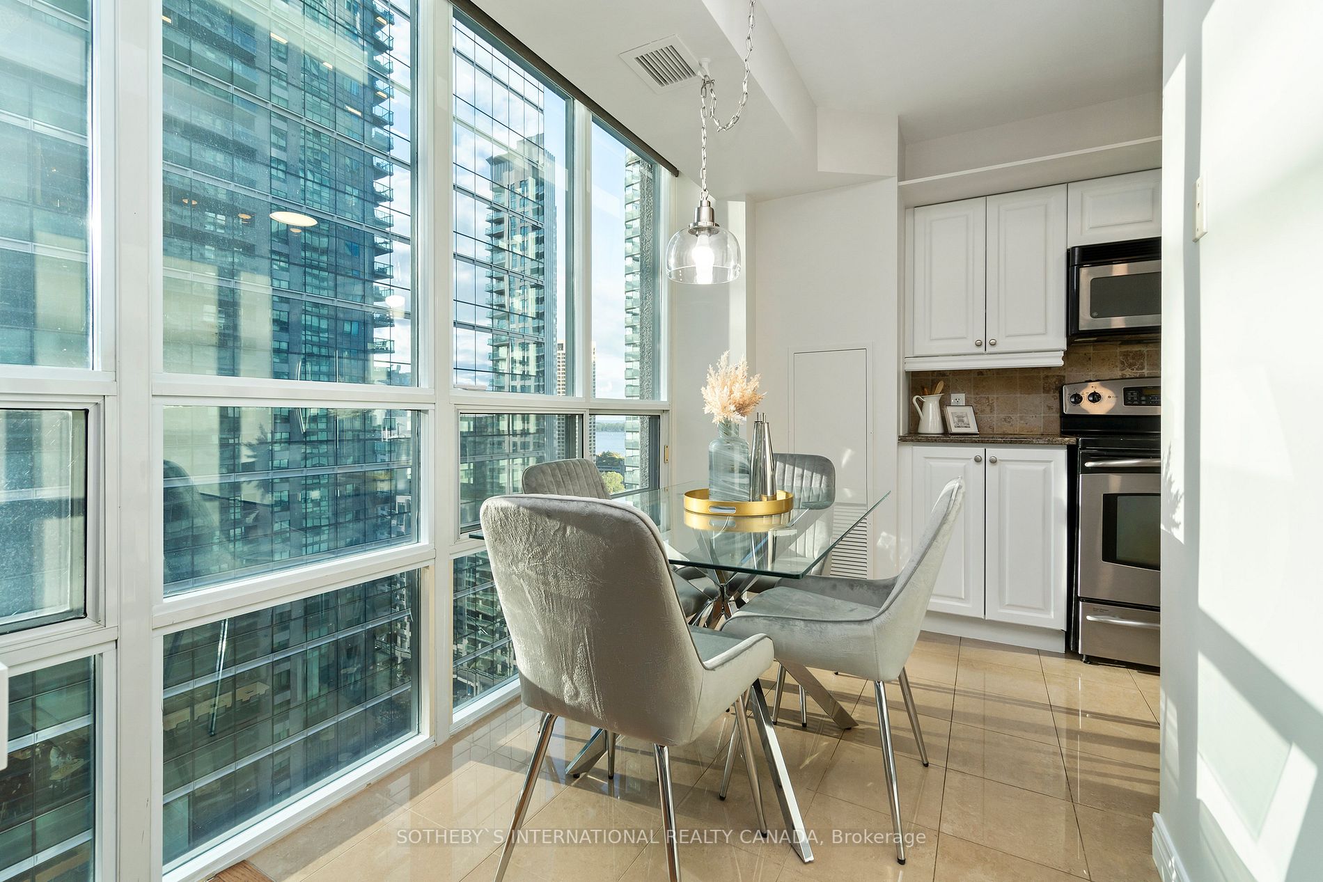 30 Grand Trunk Cres, #2206